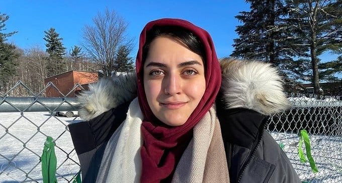 Fatemeh Anvari, enseignante iranienne au Québec, s’est vue exclure parce qu’elle portait le hijab.