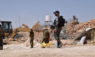 Aujourd’hui, un soldat est entré à Taban, village de Masafer Yatta, et a donné aux habitants des ordres de démolition pour tous leurs biens : maisons, puits, routes, à détruire cette semaine.