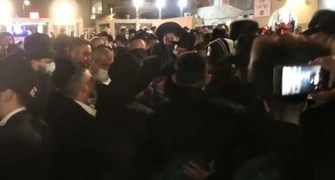 le nouveau messie des juifs est arrivé et à obtenu l’allégeance des grands rabbins.Il s’appelle rav schlomo yehuda