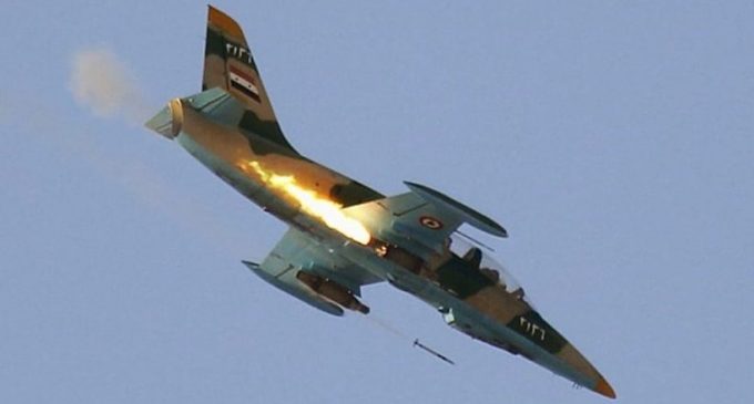 L’armée de l’air syrienne détruit une base d’Al-Nusra et élimine 93 terroristes